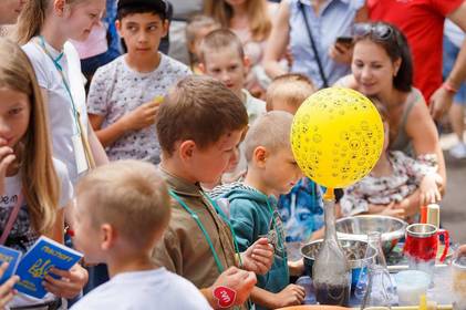 Минулих вихідних Фонтанна площа в парку перетворилась на "Місто професій"