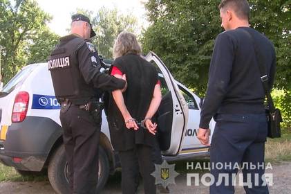 В Агрономічному жінка напала на лікаря із  ножем та сокирою