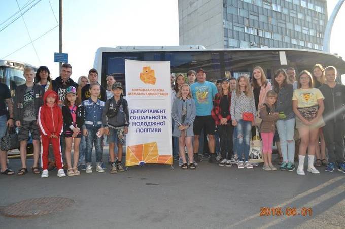 Діти учасників АТО з Вінницької області вирушили на відпочинок до Польщі