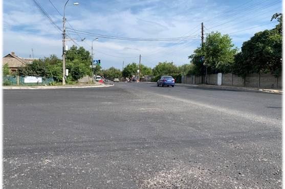 У Вінниці ремонтують дорогу та тротуар по вулиці Д. Нечая