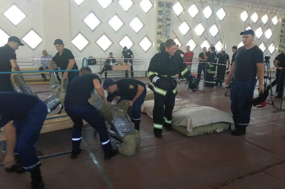 У Вінниці влаштували видовищний чемпіонат серед пожежників заради порятунку життя їхнього колеги