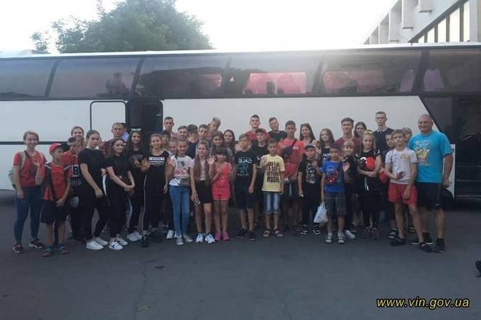 Ще одна група вінницьких діток загиблих та поранених учасників АТО/ООС вирушила на відпочинок до Румунії
