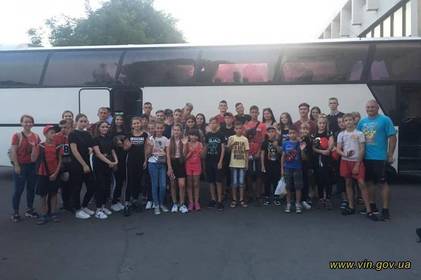 Ще одна група вінницьких діток загиблих та поранених учасників АТО/ООС вирушила на відпочинок до Румунії

