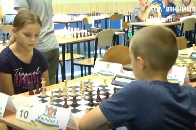 Більш як 100 спортсменів з’їхалися до Вінниці на командний чемпіонат України з шахів