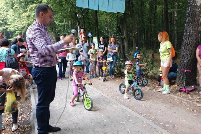 Дитяче велоралі у Вінниці зібрало більше сотні гонщиків