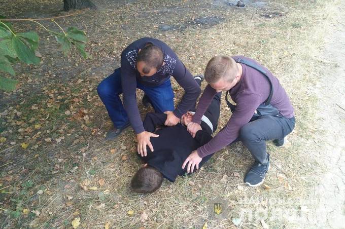 У Вінниці затримали зловмисника, який в парку Дружби народів напав на жінку