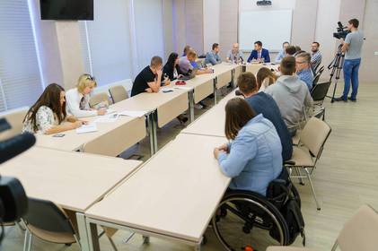 В міськраді за круглим столом обговорили особливості роботи з впорядкування паркування на вулицях Вінниці В міськраді за круглим столом обговорили особливості роботи з впорядкування паркування на вулицях Вінниці