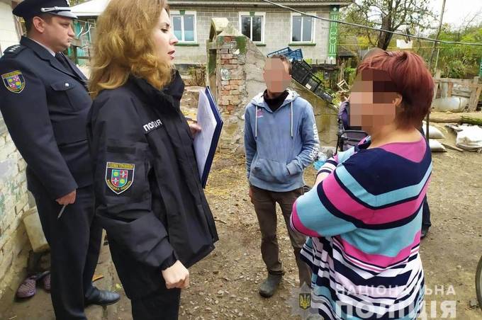 Під час рейду вінницькі поліцейські виявили 5 сімей, в яких діти живуть в антисанітарії та не відвідують школу