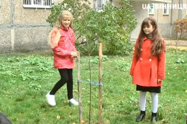 9-річна вінничанка запустила новий челендж та закликає садити дерева