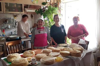 Вінницькі «бджоли»  напекли тисячу налисників для мешканців Вінницького будинку-інтернату геріатричного профілю