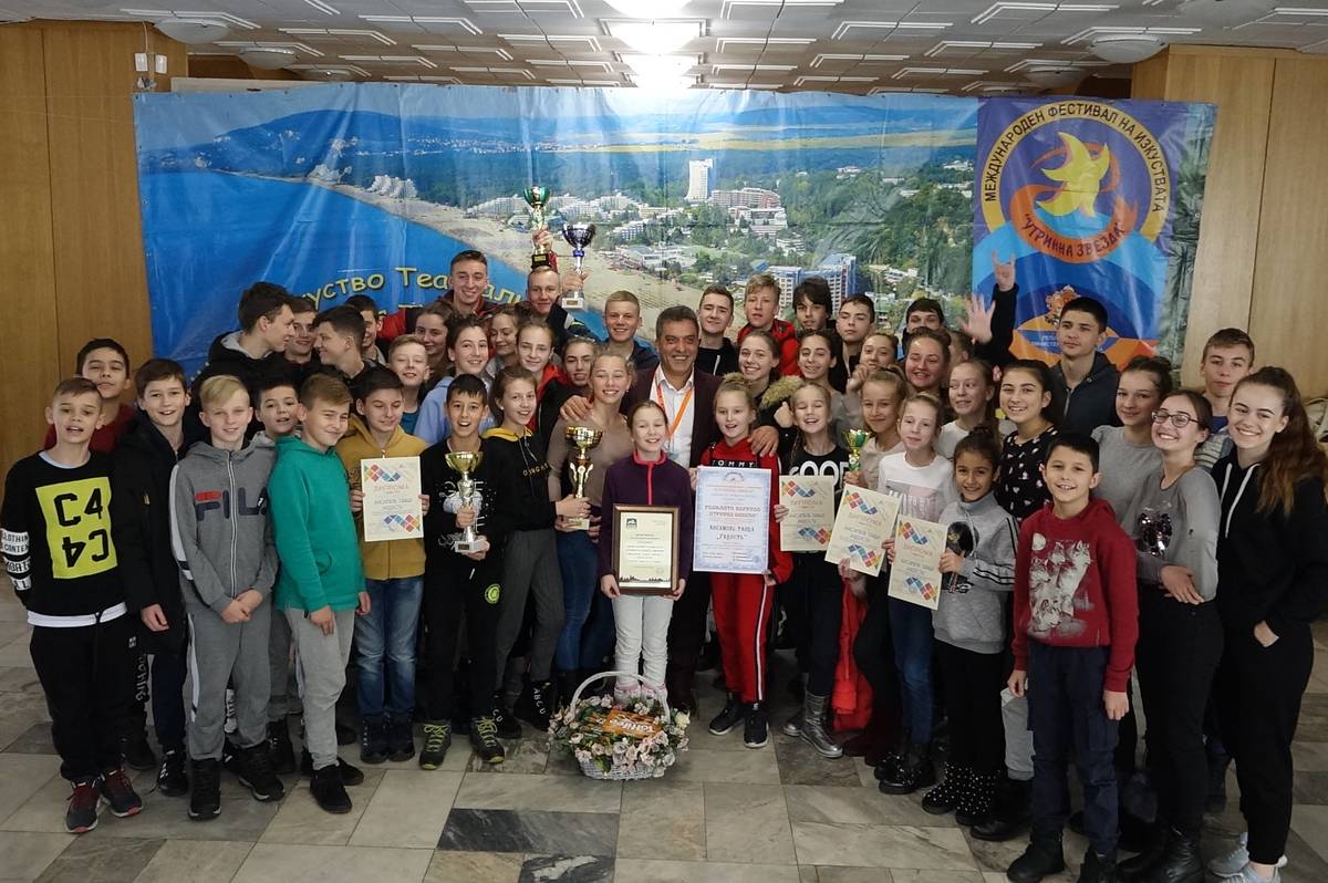 Гран-прі та чотири перші місця здобув вінницький ансамбль танцю «Радість» у Болгарії