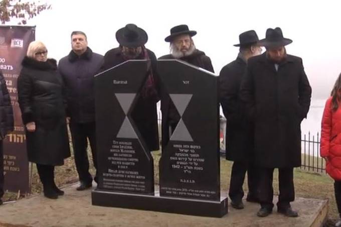 У Махнівці Козятинського району відкрили пам'ятний знак розстріляним у 1941-42 роках євреям