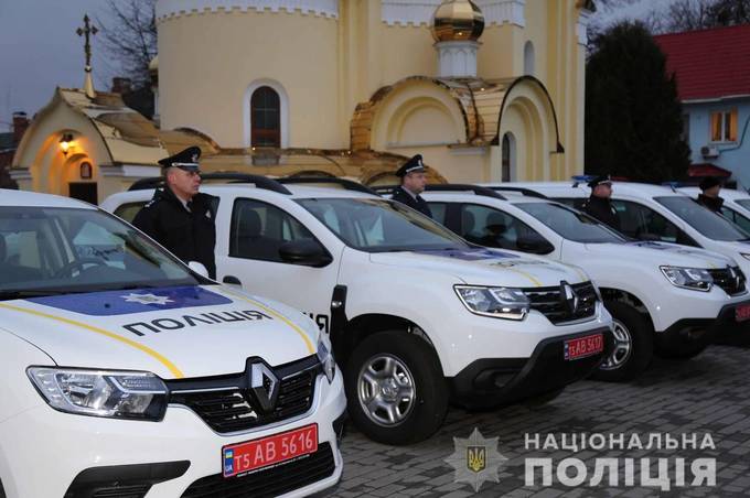 Автопарк вінницької поліції поповнився новими службовими автомобілями 