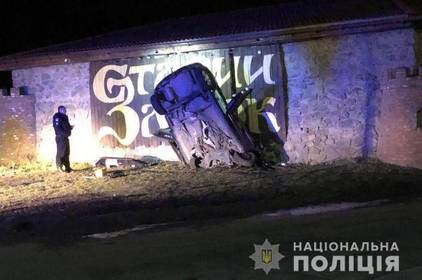 Поблизу Агрономічного автомобіль врізався в паркан, водій загинув Поблизу Агрономічного автомобіль врізався в паркан, водій загинув