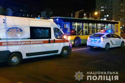На вулиці Келецькій під колесами авто загинув чоловік: його особу встановлюють поліцейські На вулиці Келецькій під колесами авто загинув чоловік: його особу встановлюють поліцейські