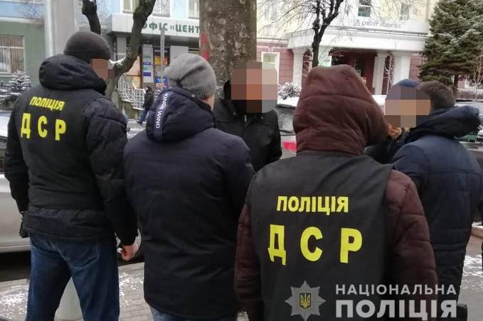Чиновника обласної Ради затримали на хабарі в $300