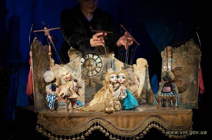 Вінницький академічний обласний театр ляльок розпочав благодійні гастролі у прифронтовій зоні