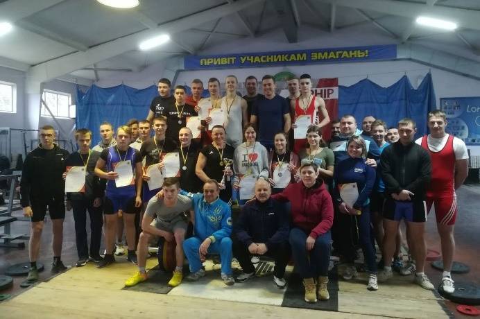 Вінничани вибороли дев’ять перших місць на кубку області з важкої атлетики