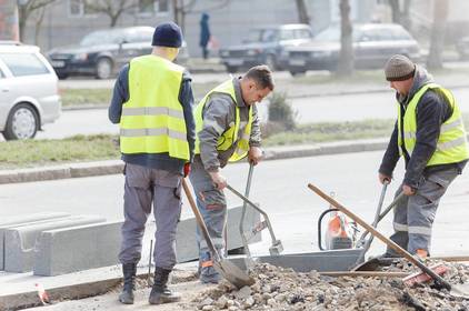 По проспекту Юності облаштовують антикишені