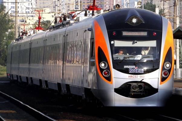 Укрзалізниця з 18 березня призупиняє внутрішнє пасажирське сполучення