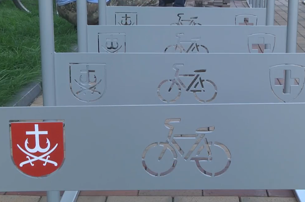 Біля Міської ради встановили нову велопарковку на 10 місць