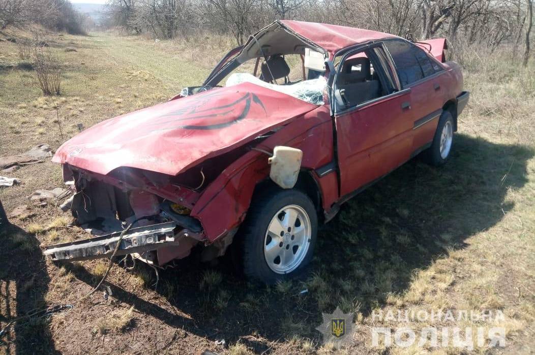 На Вінниччині автомобіль з'їхав у кювет: один з пасажирів загинув