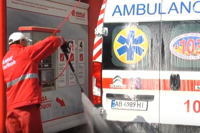 У Вінниці на двох автомийках безкоштовно дезінфікують карети швидкої медичної допомоги