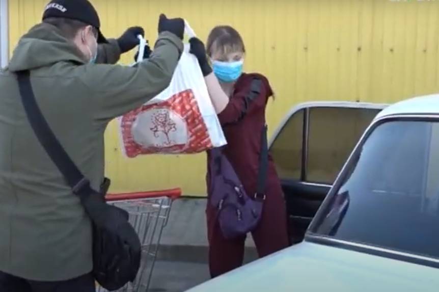 У Вінниці працює "Машина допомоги": волонтери "ходять в магазин" замість тих, хто не виходить з дому