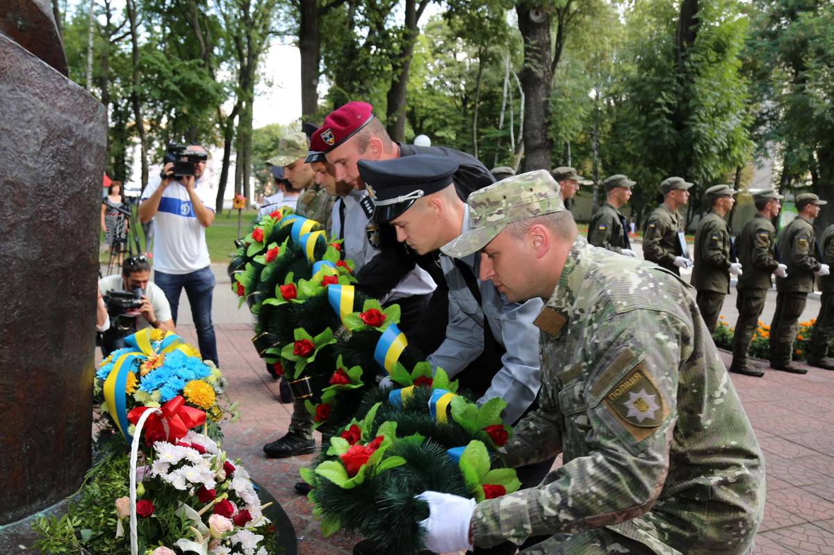 На Вінниччині вшанували пам'ять правоохоронців, які загинули при виконанні службових обов'язків