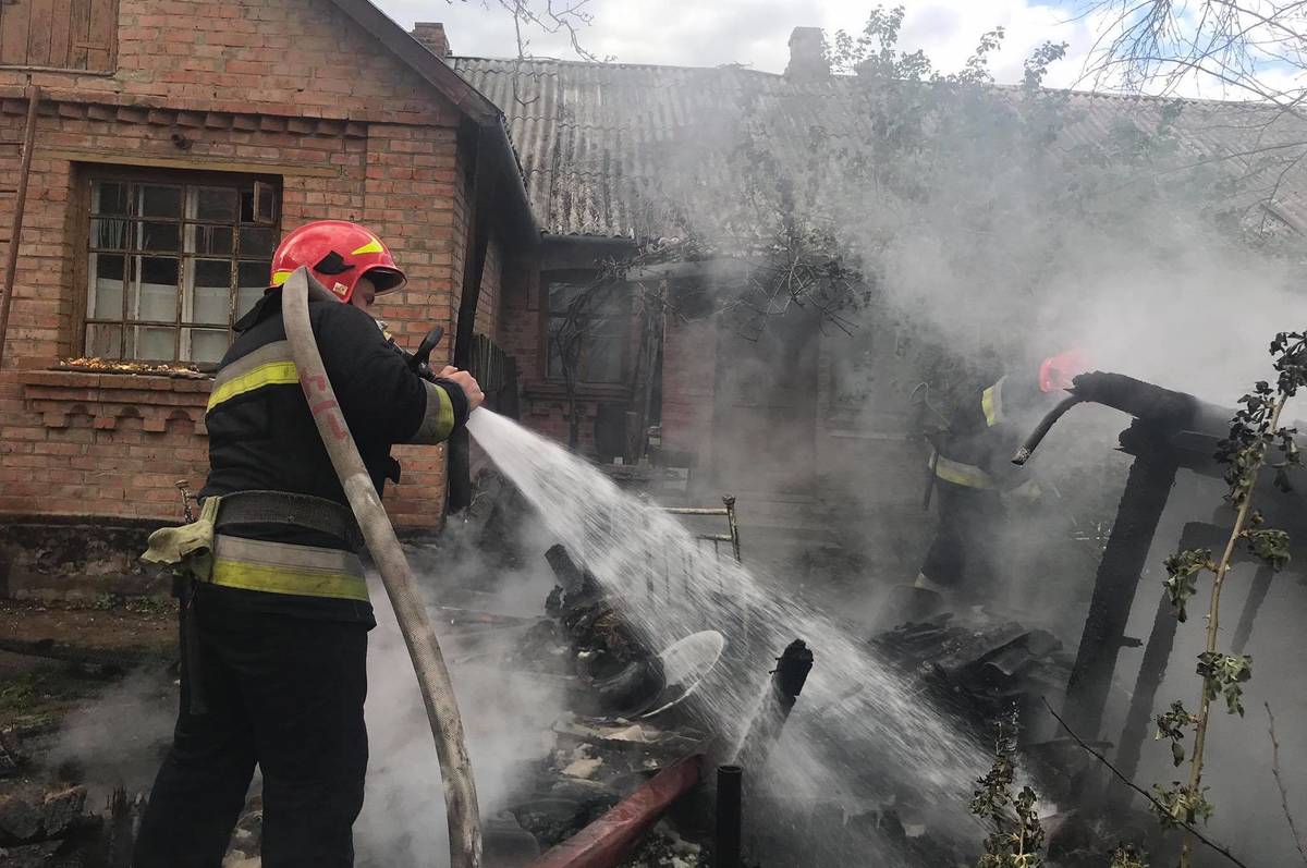У Вінниці на території приватного домоволодіння сталась пожежа