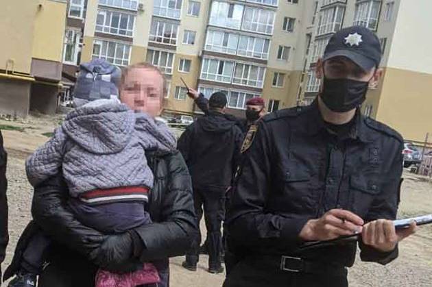 У Вінниці поліцейські розшукували 3-річного"мандрівника", який загубився у дворах