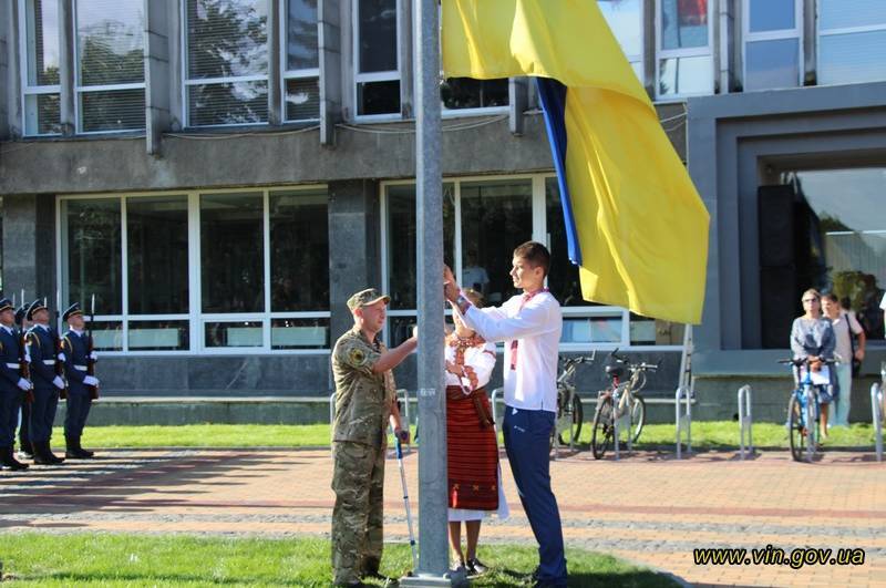 На Майдані Незалежності відбулась традиційна церемонія урочистого підняття Державного Прапора України