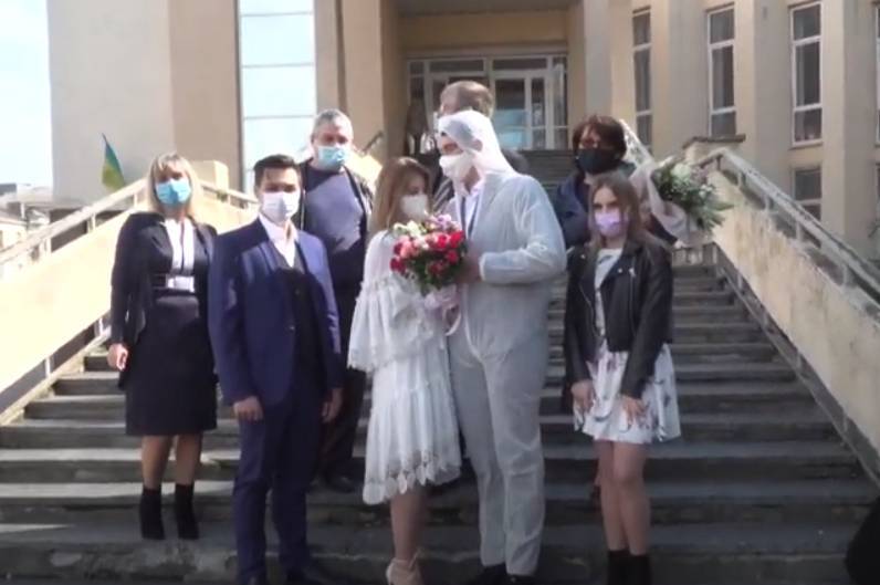 «Гірко» в масках: під час карантину одружилось більше сотні вінницьких пар