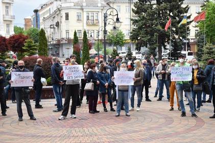 Підприємці непродовольчих ринків хочуть повернутись до роботи і вимагають від Уряду швидше послабити для них карантин