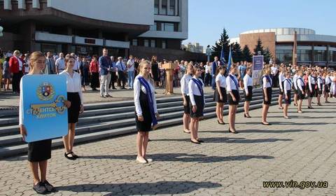 Майже півтори тисячі першокурсників ДонНу імені Василя Стуса склали урочисту присягу