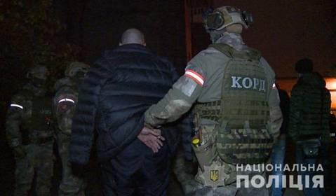 У Вінниці на гарячому попався серійний квартирний злодій, який викрав зброю та цінності