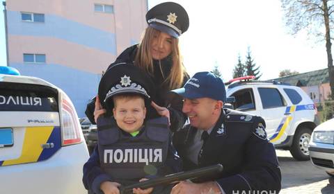 Вінницькі правоохоронці здійснили мрію Іванка Бедрія, який бореться з важкою хворобою і хоче стати поліцейським 
