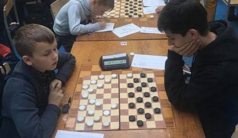 До кінця тижня у Вінниці триватиме всеукраїнський дитячий турнір із шашок "Вінницькі фонтани 2018" 