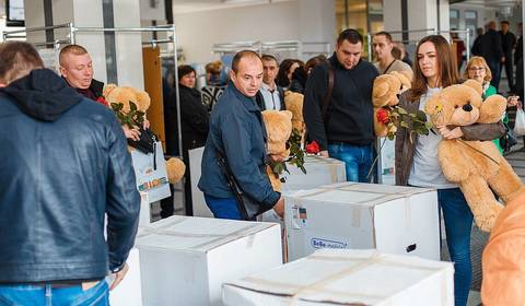 Родини, в яких народились діти на День міста, отримали подарунки від мерії