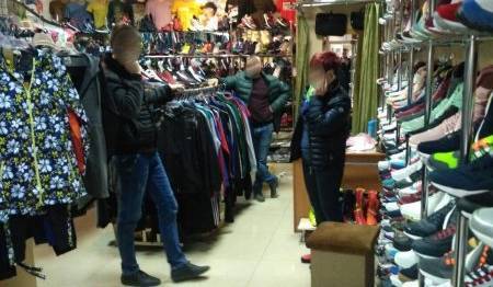 У Вінниці молодик намагався вкрасти з магазину спортивні штани