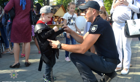 В центрі Вінниці патрульні влаштували свято  для маленьких вінничан