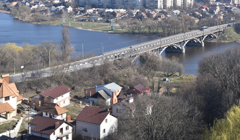 У суботу, 14 липня, буде перекрито рух транспорту через Київський міст