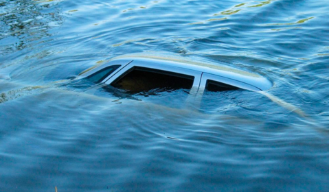 Вінничанин втопив свою "Євробляху" у Бугу