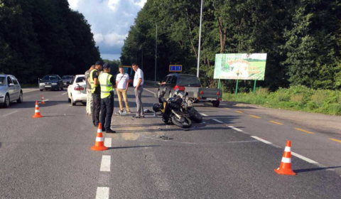 На Львівському шосе киянин на мотоциклі в'їхав у авто - чоловік в реанімації