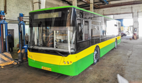 Нові сидіння, двигуни та металопластик на бортах: цьогоріч повністю оновлять чотири муніципальні автобуси
