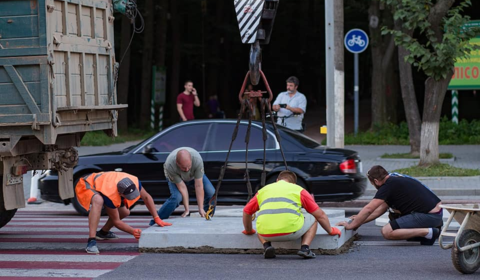 Пішохідний перехід біля Лісопарку облаштували острівцем безпеки