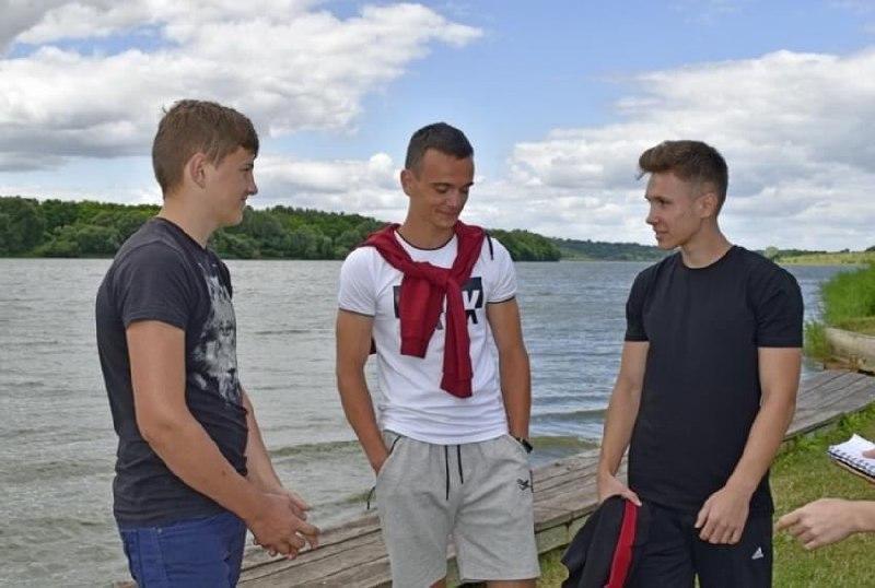 Володимир Зеленський нагородив трьох вінницьких підлітків, які врятували жінку