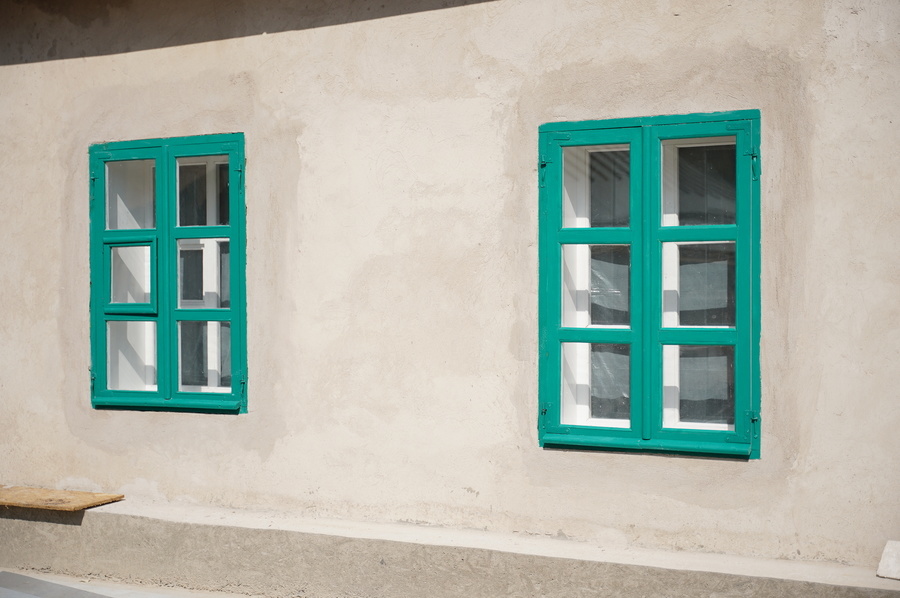  У хаті М. Коцюбинського вже перекрито дах та замінено вікна, триває виготовлення дерев’яної веранди 