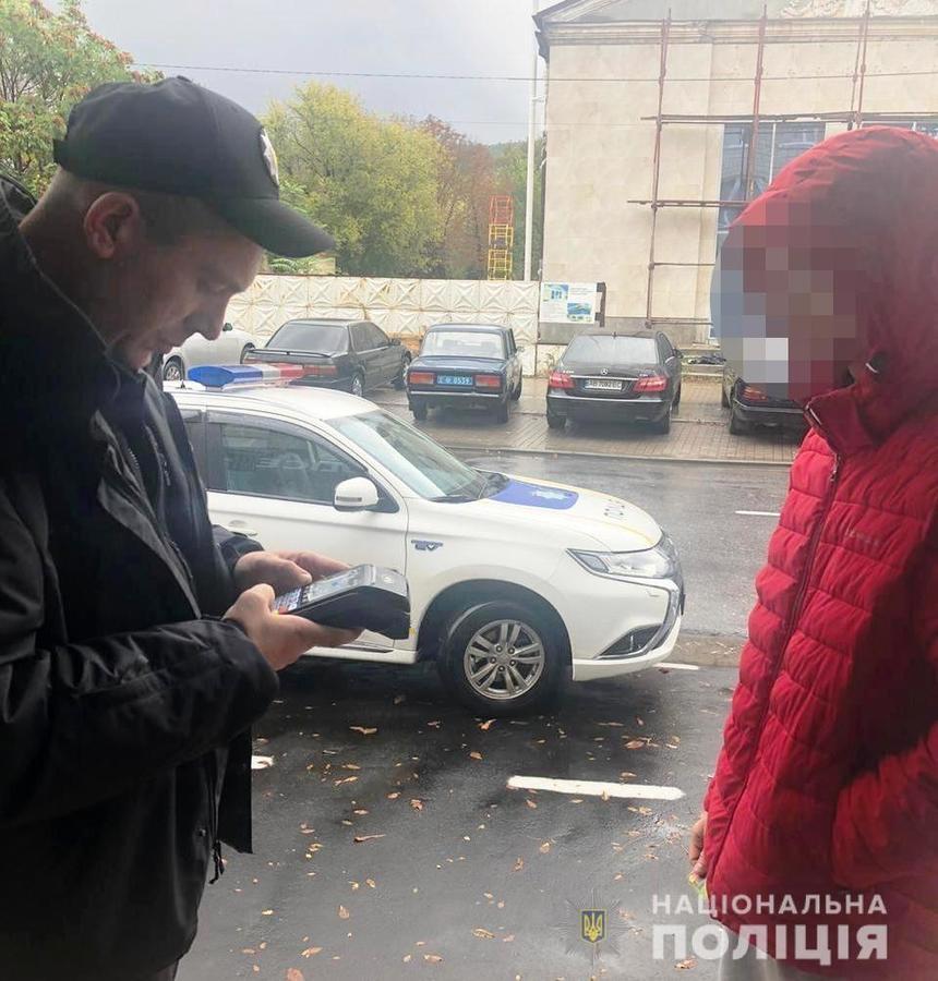 Вінницькі поліцейські  почали використовувати під час роботи мобільні банківські термінали 