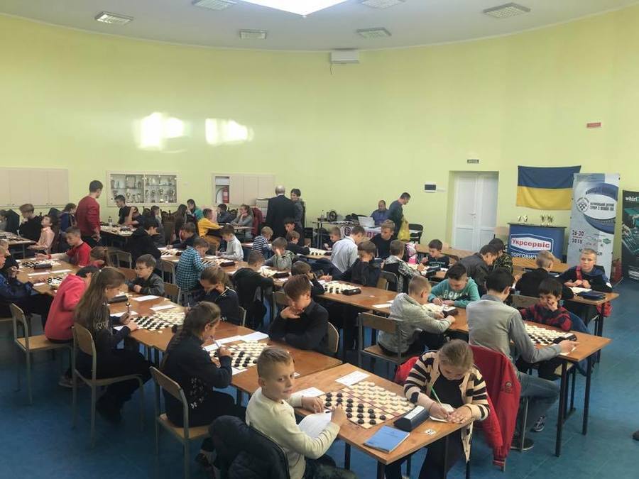 До кінця тижня у Вінниці триватиме всеукраїнський дитячий турнір із шашок "Вінницькі фонтани 2018" 